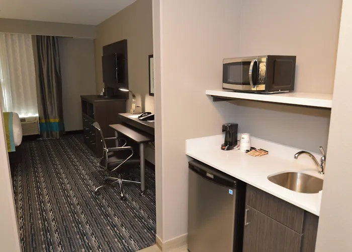 Best Western Plus Pasadena Inn & Suites